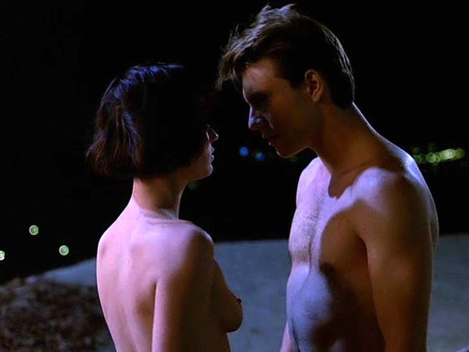 Samantha mathis montrant ses beaux gros seins dans des scènes de films nus
 #75402050