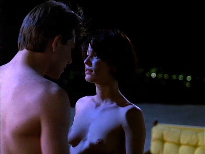 Samantha mathis montrant ses beaux gros seins dans des scènes de films nus
 #75402082