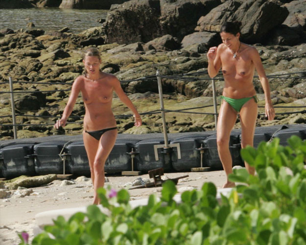 Kate Moss zeigt ihre schönen Titten am Strand und ihr Höschen upskirt im Auto paparazz
 #75396774