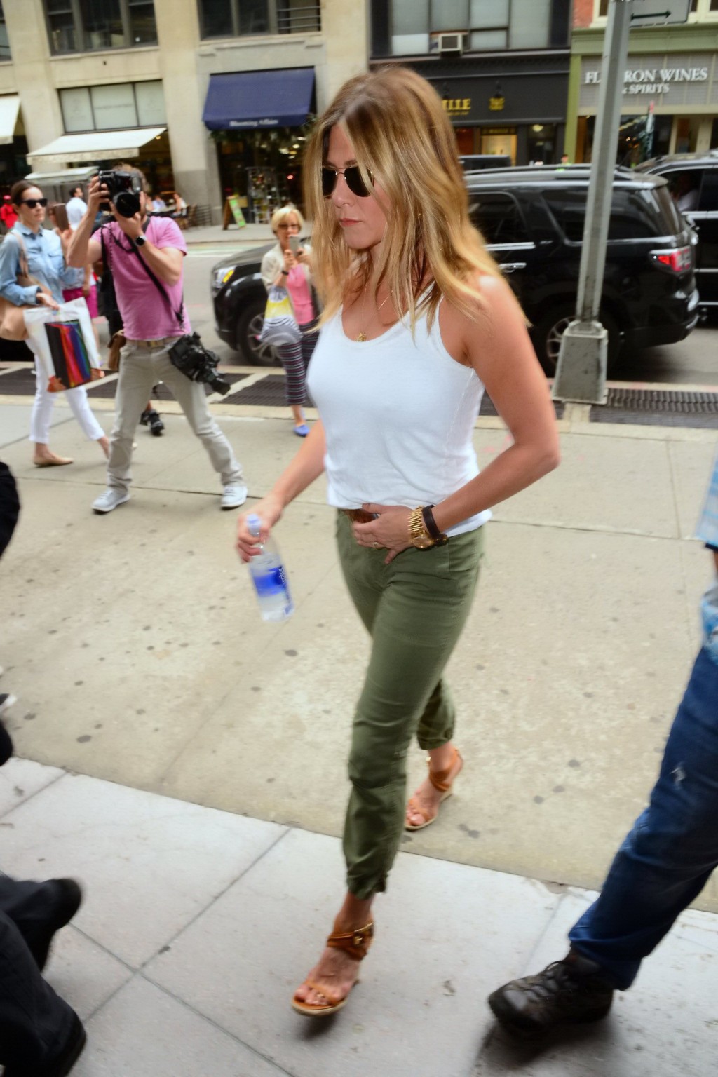 Jennifer Aniston braless showing nipple pokies in public #75141081