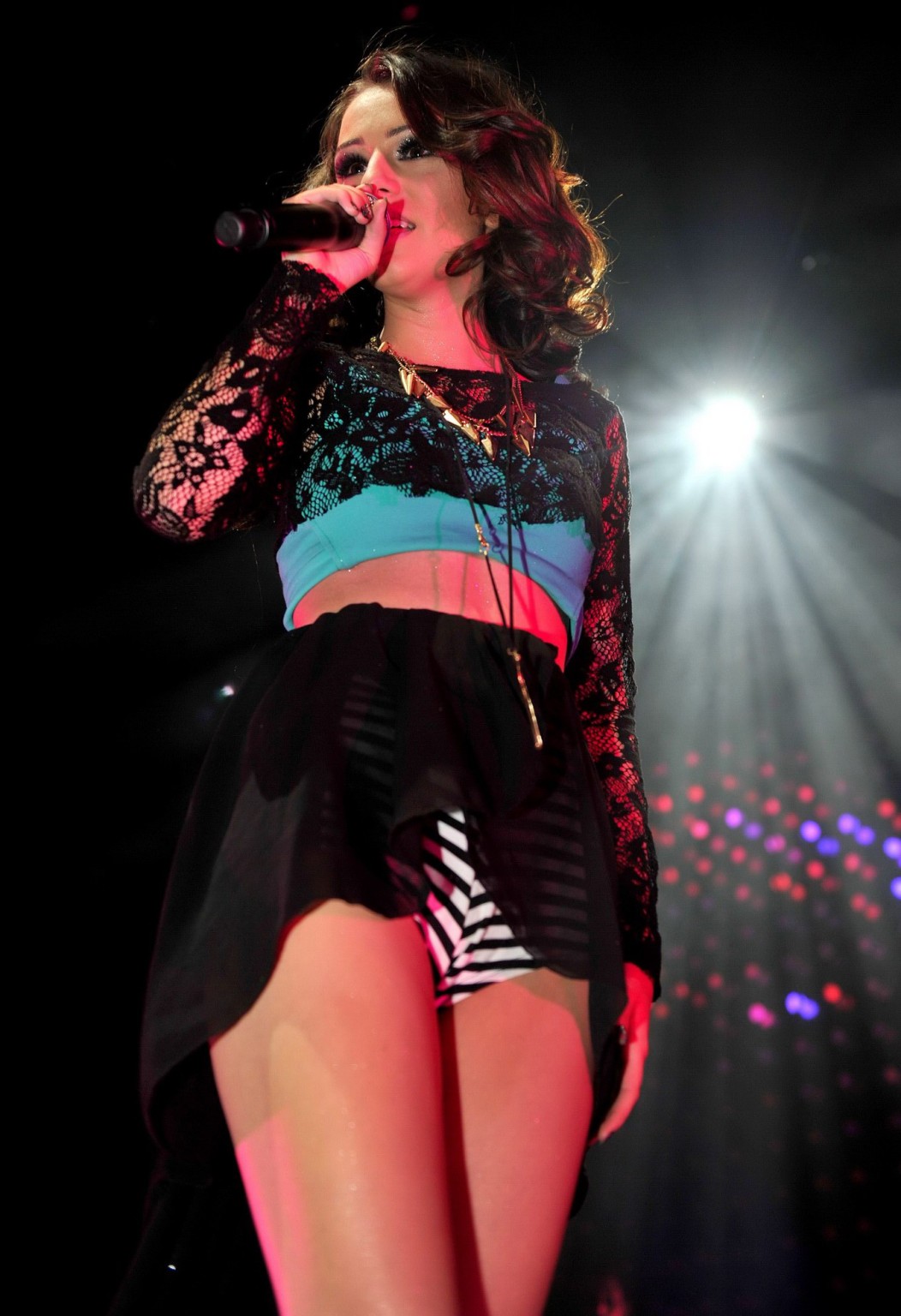 Cher lloyd leggy eseguire in pantaloncini a indigo2 a Londra
 #75265007