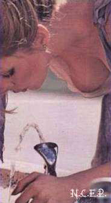 Lovely celebrity Sarah Michelle Gellar hot lesbian kiss #75428474