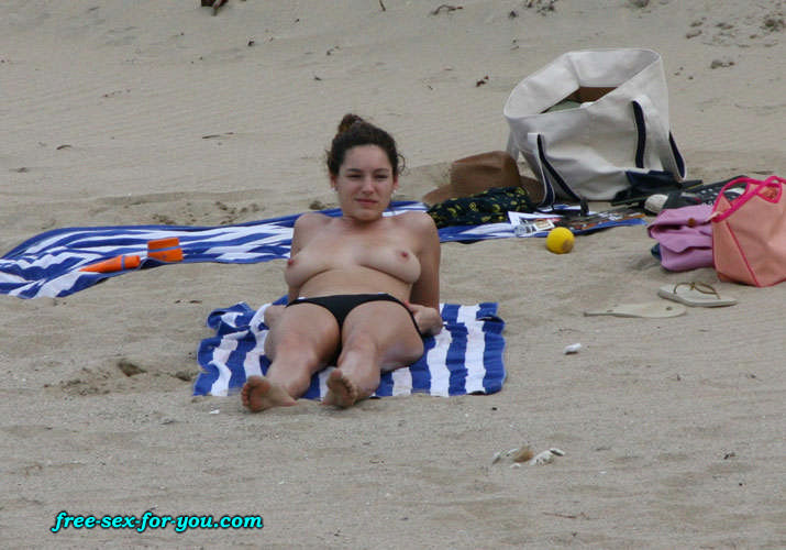 Kelly Brook showing her nice tits on beach paparazzi pictures #75425678