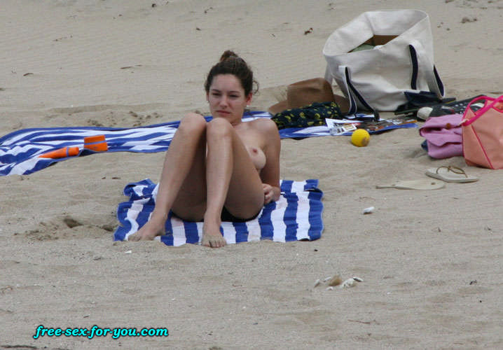 Kelly Brook showing her nice tits on beach paparazzi pictures #75425692