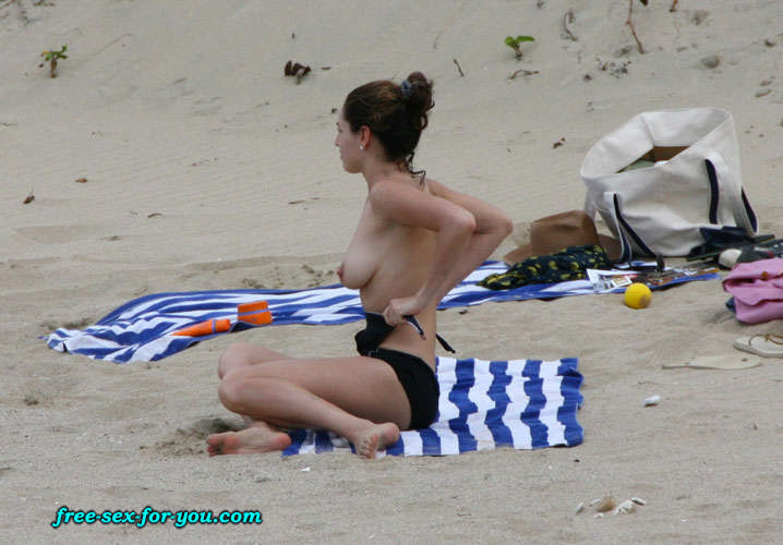 Kelly Brook showing her nice tits on beach paparazzi pictures #75425701