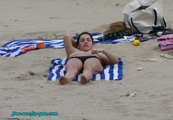 Kelly Brook showing her nice tits on beach paparazzi pictures #75425745