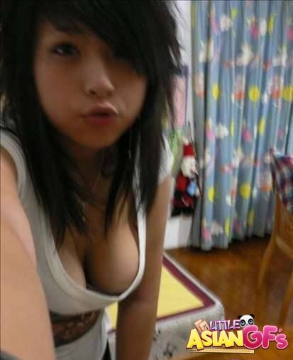 Jeunes asiatiques amateurs excités et prêts à baiser
 #69864177