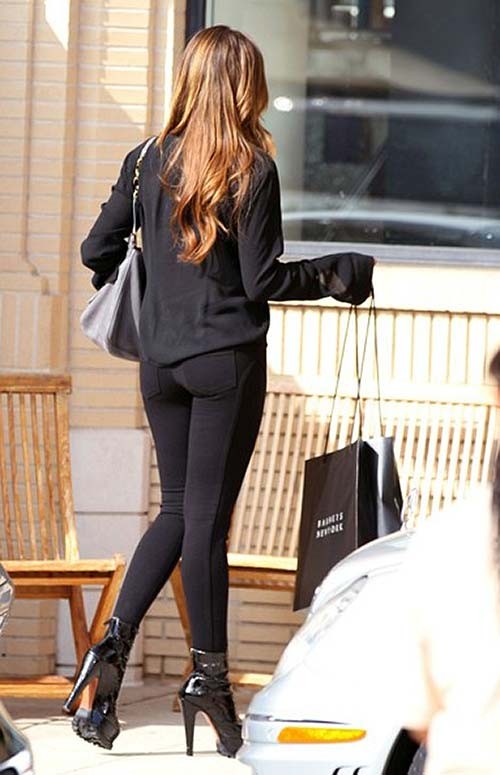 Sofia Vergara exposing sexy legs and hot ass in tight pants on street #75283651