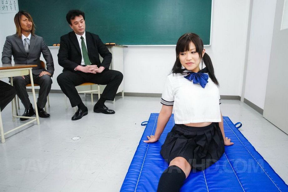 Asian schoolgirl Aika Hoshino sucks cock till cums #69778416