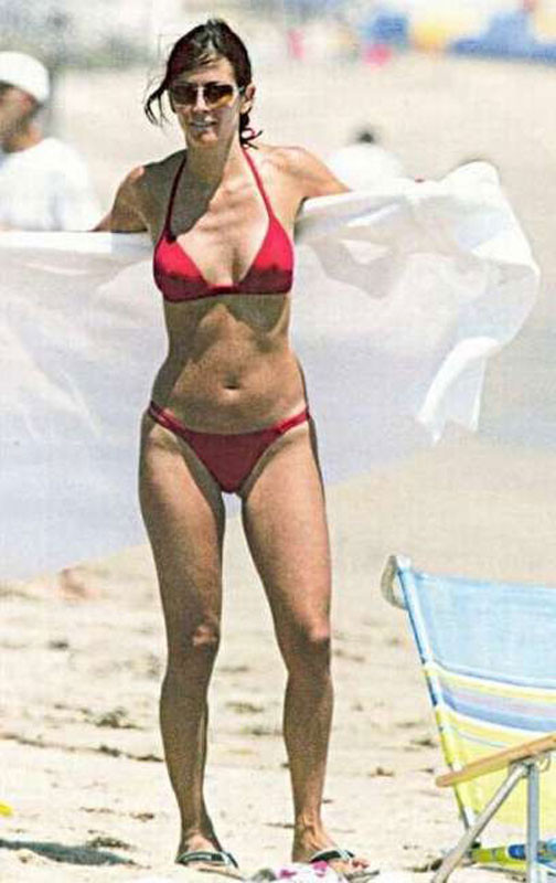 Celebrity Courntey Cox perfect body in sexy black bikini #75400745