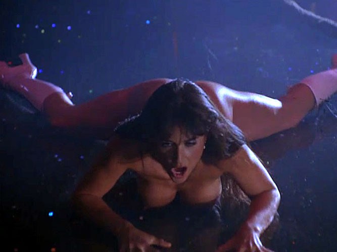 Demi Moore che mostra le sue grandi tette in tappi film nudo
 #75398433