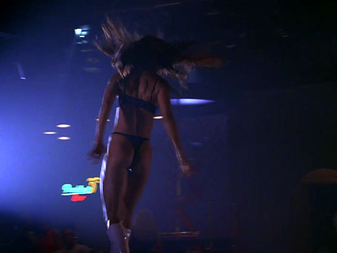 Demi Moore che mostra le sue grandi tette in tappi film nudo
 #75398445