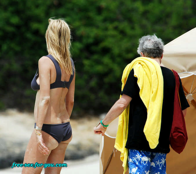 Uma thurman mostrar tetas y coño y bikini playa paparazzi pics
 #75436808