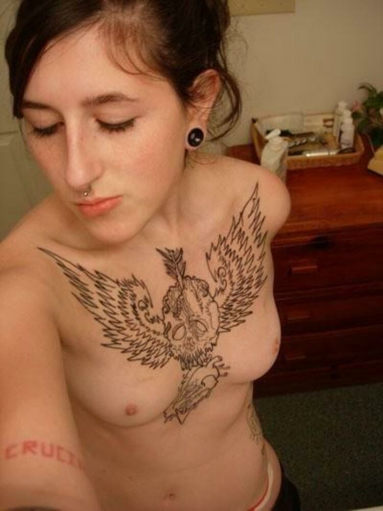Novias jóvenes emo posando y haciéndose fotos 9
 #67835690