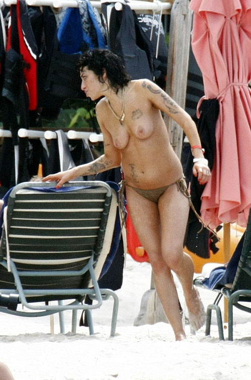 Amy Winehouse showing her nice big tits on beach #75406951