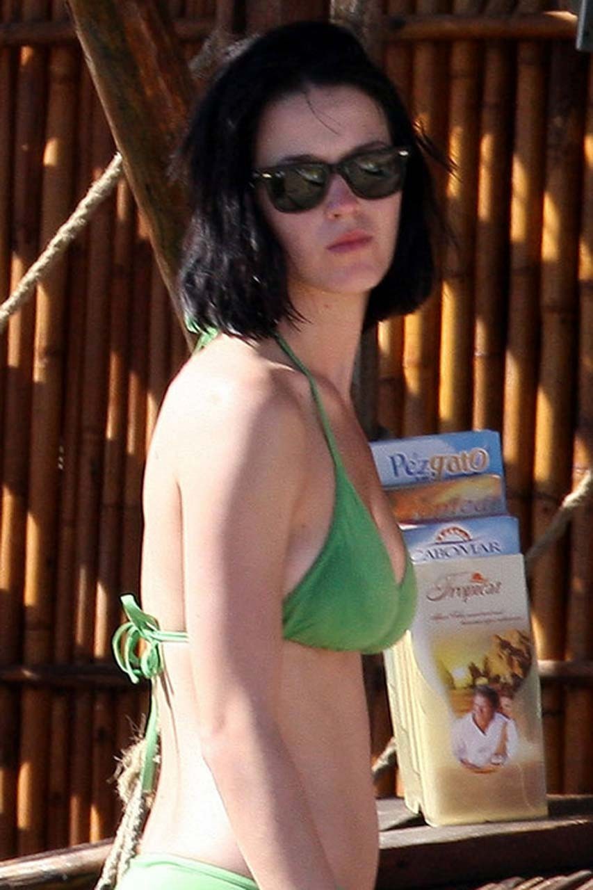 Katy Perry exposing her sexy body and huge boobs in green bikini #75318023