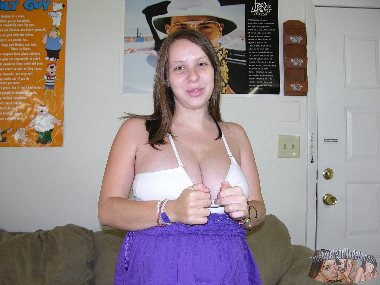 Schwangere und süße Brünette Babe Modelle nackt &amp; zeigt Amateur Arsch
 #67409570