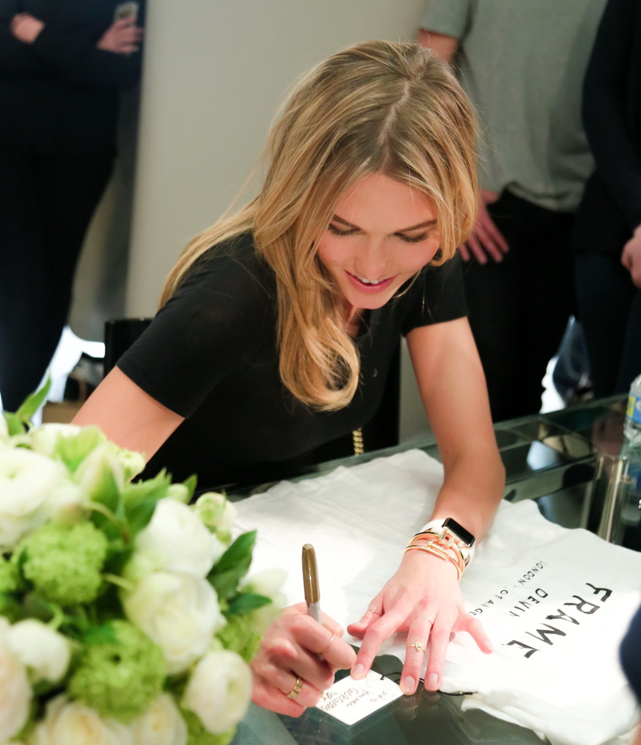Karlie kloss con un sujetador transparente en el lanzamiento de frame denim en nyc
 #75164148