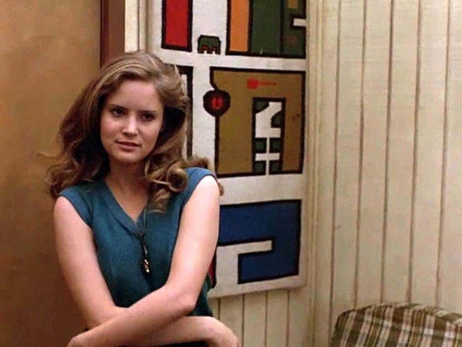 Jennifer jason leigh mostrando sus bonitas y grandes tetas en un desnudo
 #75391251