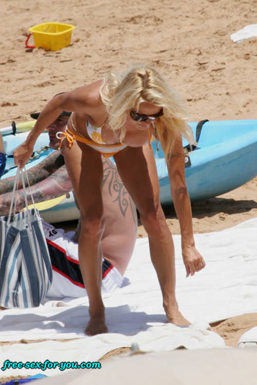 Pamela Anderson showing tits and pussy and bikini paparazzi pics #75436422