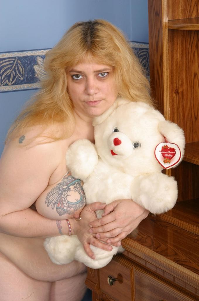 Rubia con lencería y tetas grandes
 #75577991