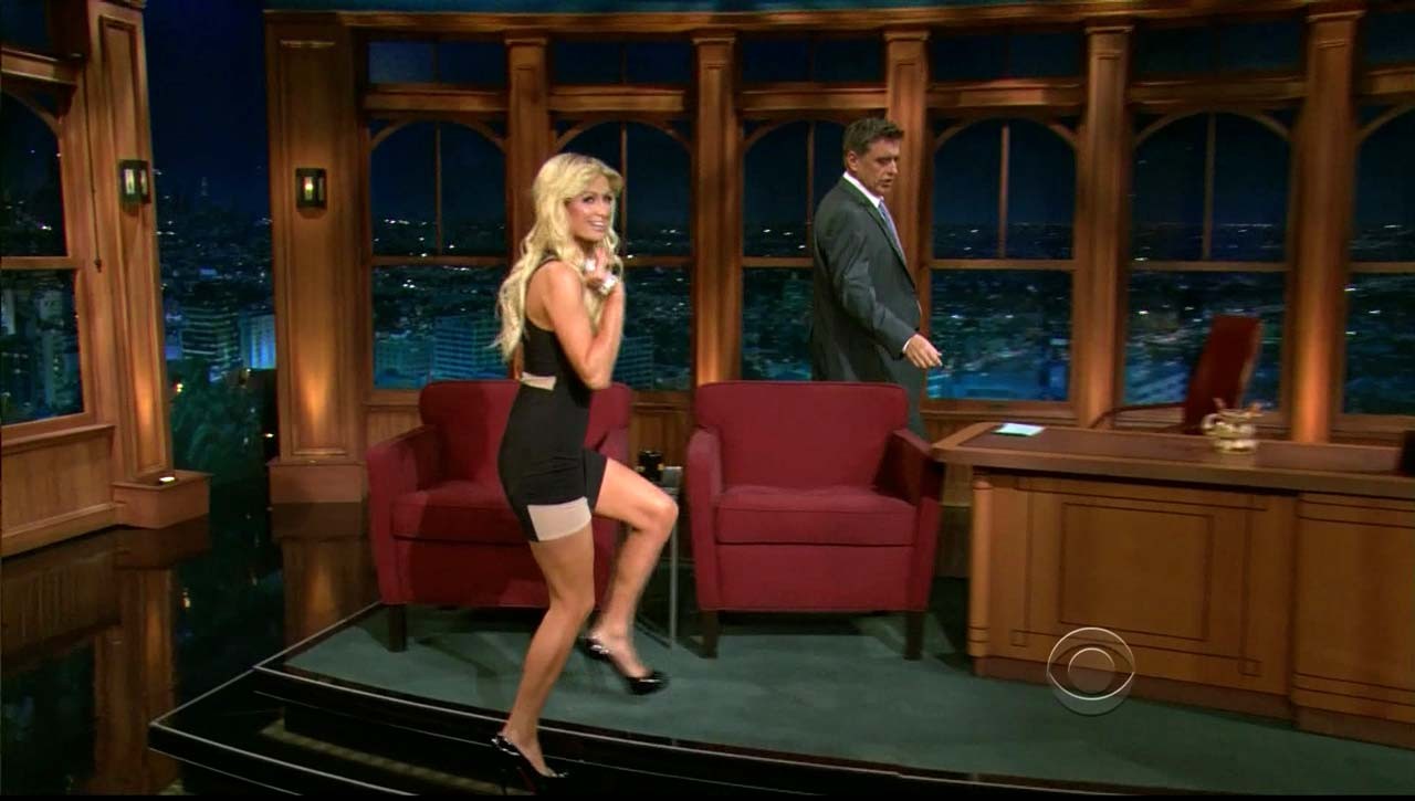 Paris Hilton showing her wonderfull legs in mini skirt and upskirt paparazzi pic #75313212