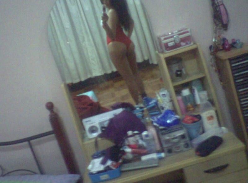 Superbe asiatique posant nue pendant une séance de camwhoring.
 #69762267