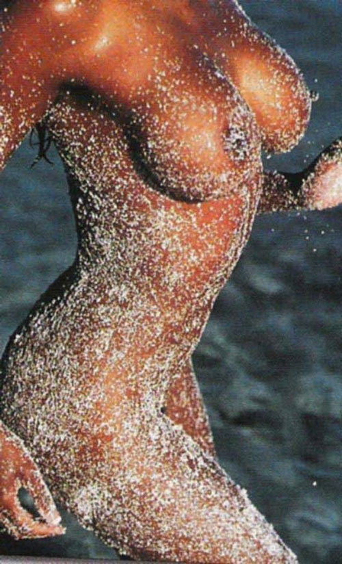 Traci bingham posando desnuda y en topless paparazzi fotos
 #75437859