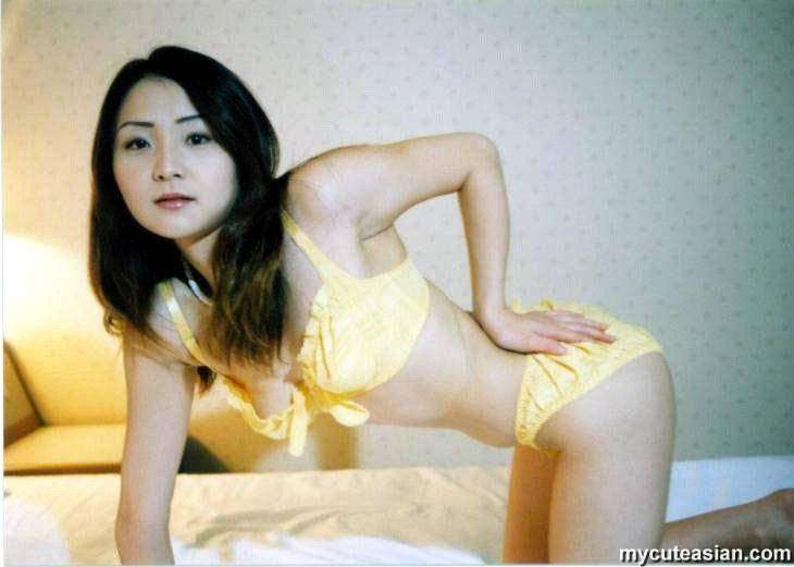 Niedliche japanische Amateur zeigt ihre enge Muschi
 #69963464