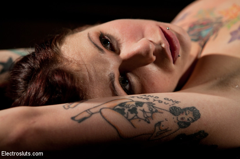 Krysta kaos tattooed babe bound for her first electro experience
 #71998686