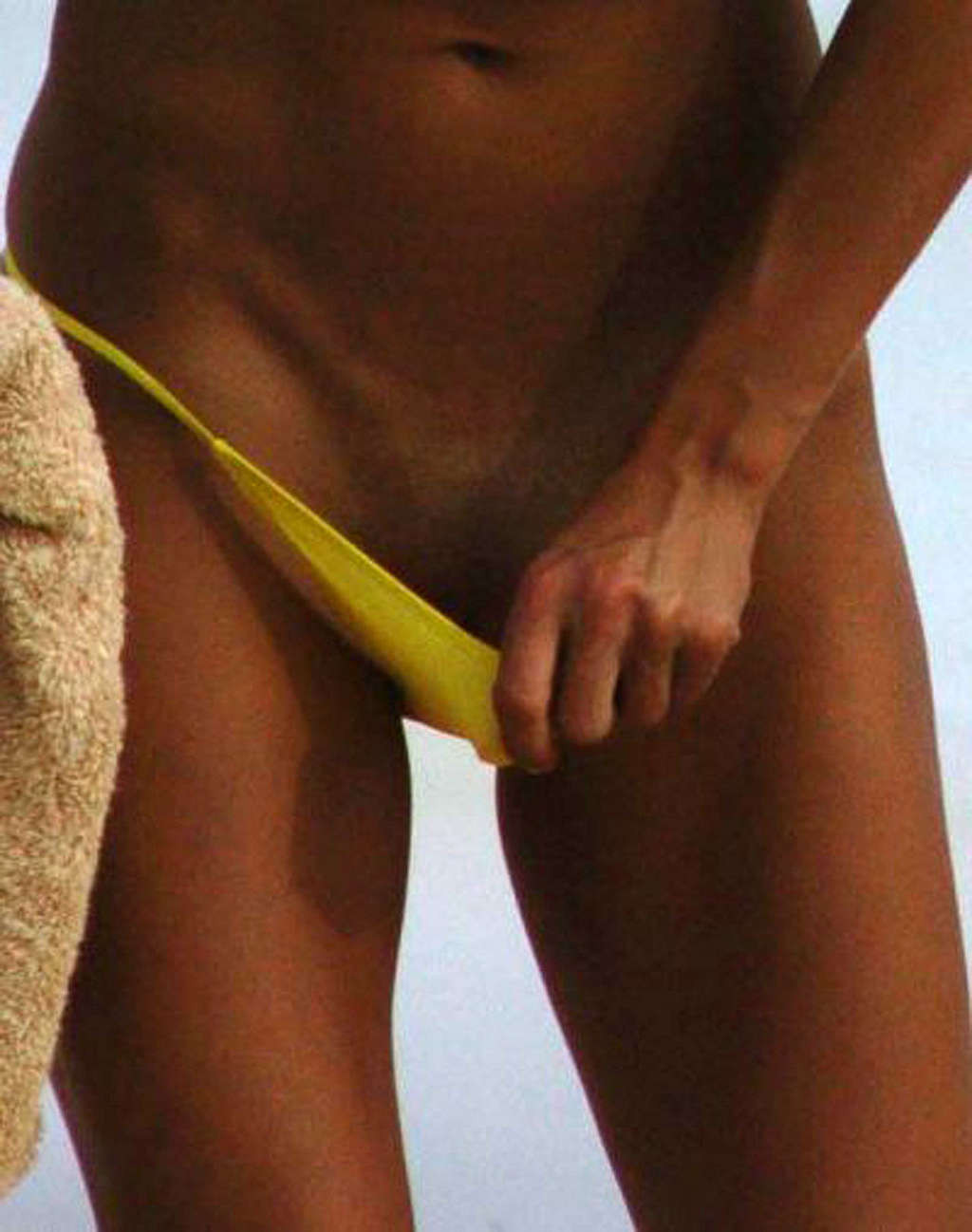 Anna Kournikova showing her sexy and hot body in bikini #75353061