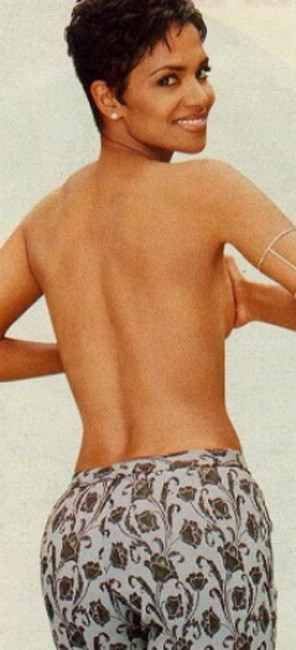 Der schwarze Superstar Halle Berry zeigt ihre großen nackten Brüste
 #75428937