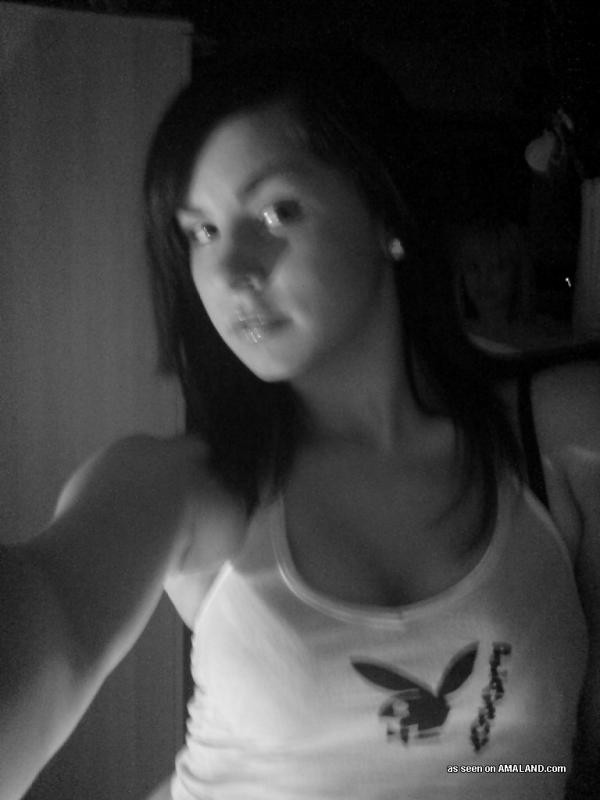 Hottie muestra su escote delicioso en una camiseta ajustada
 #76133018