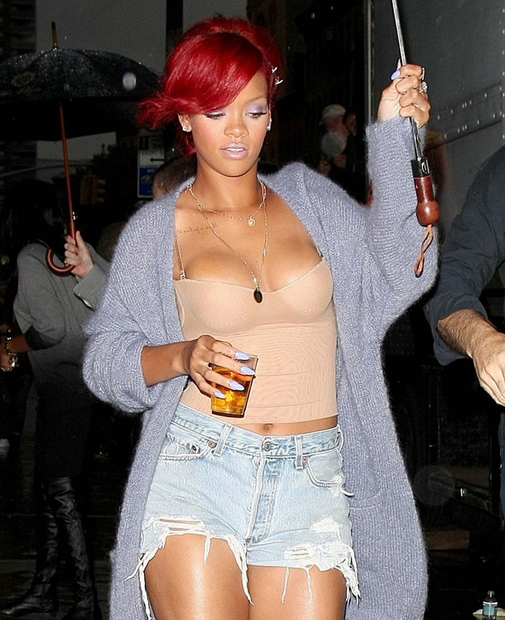 Rihanna posing and showing her fucking sexy body and nice tits #75310396