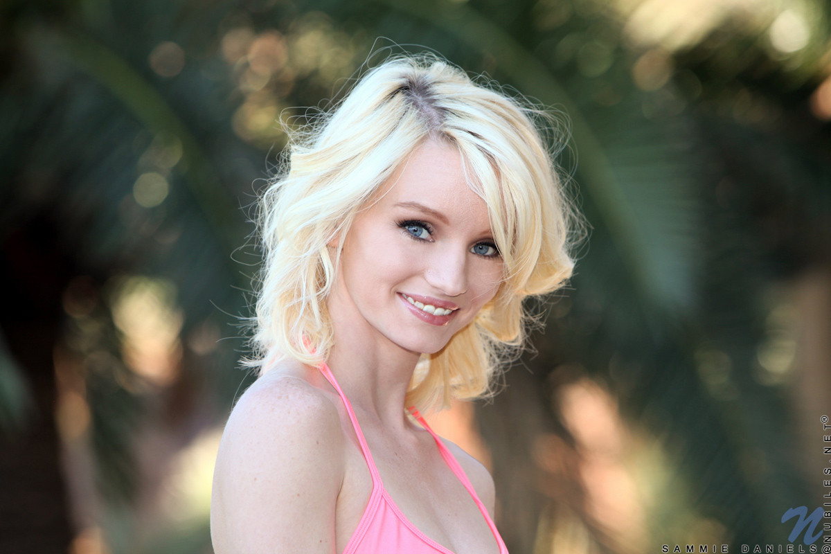 Small blonde Nubile Sammie Daniels flashes her pink juicy snatch outdoors #72536089