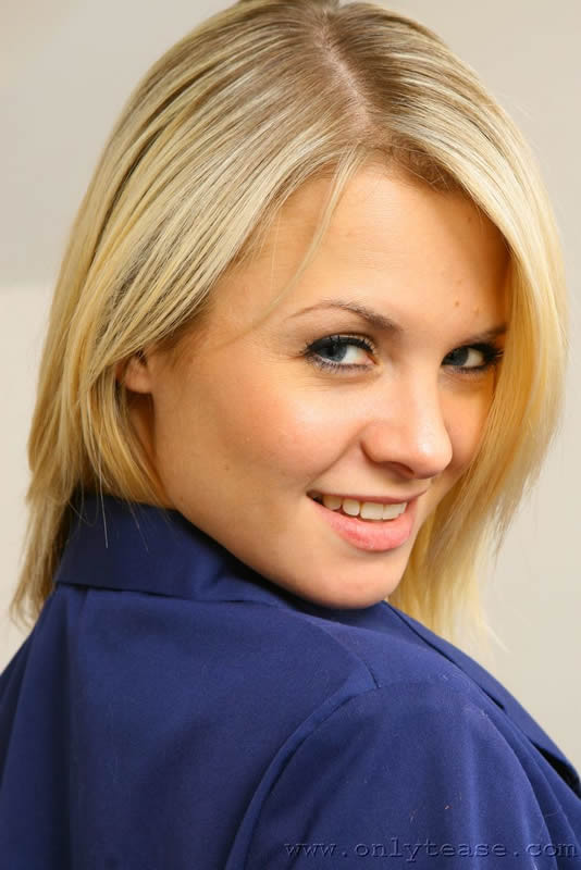 Freche Krankenschwester Rachel zeigt ihre prächtigen rosa Dessous.
 #72674469