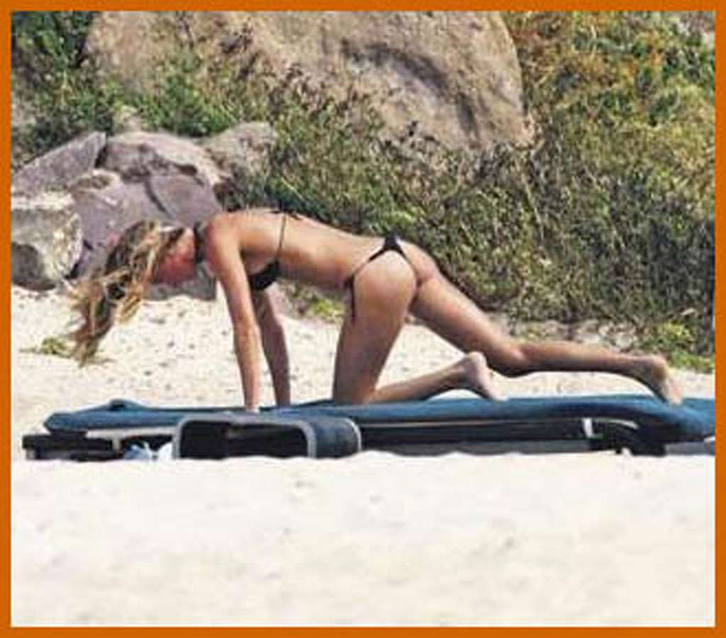 Gisele Bundchen shows hot body on the beach and an ass #75377548
