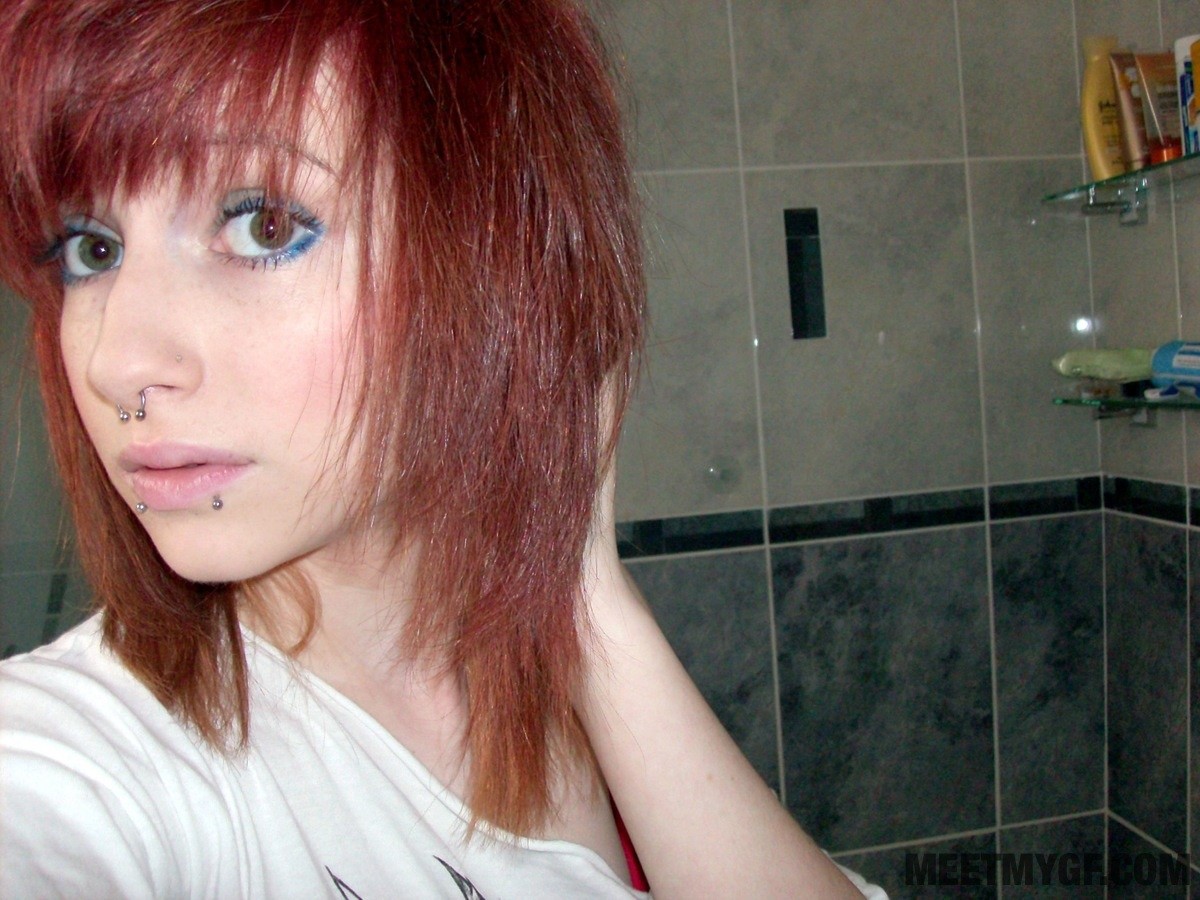 Hot amatoriale redhead teen nudo sotto la doccia
 #78973415