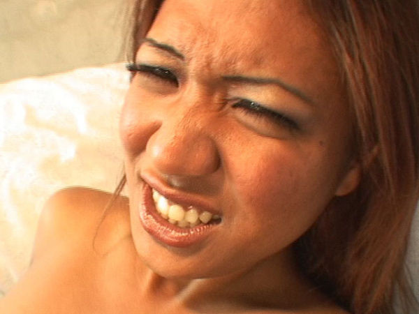 Lyla Lei, asiatique, suce une bite et se fait frapper profondément.
 #70035510