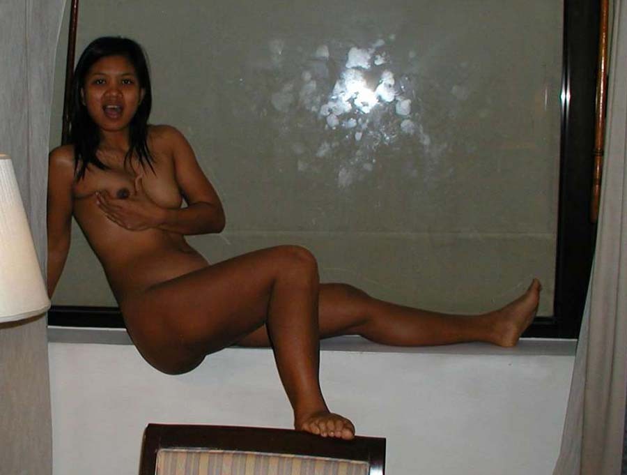 Foto di una filippina perversa che si è spogliata in una stanza d'albergo
 #69876636