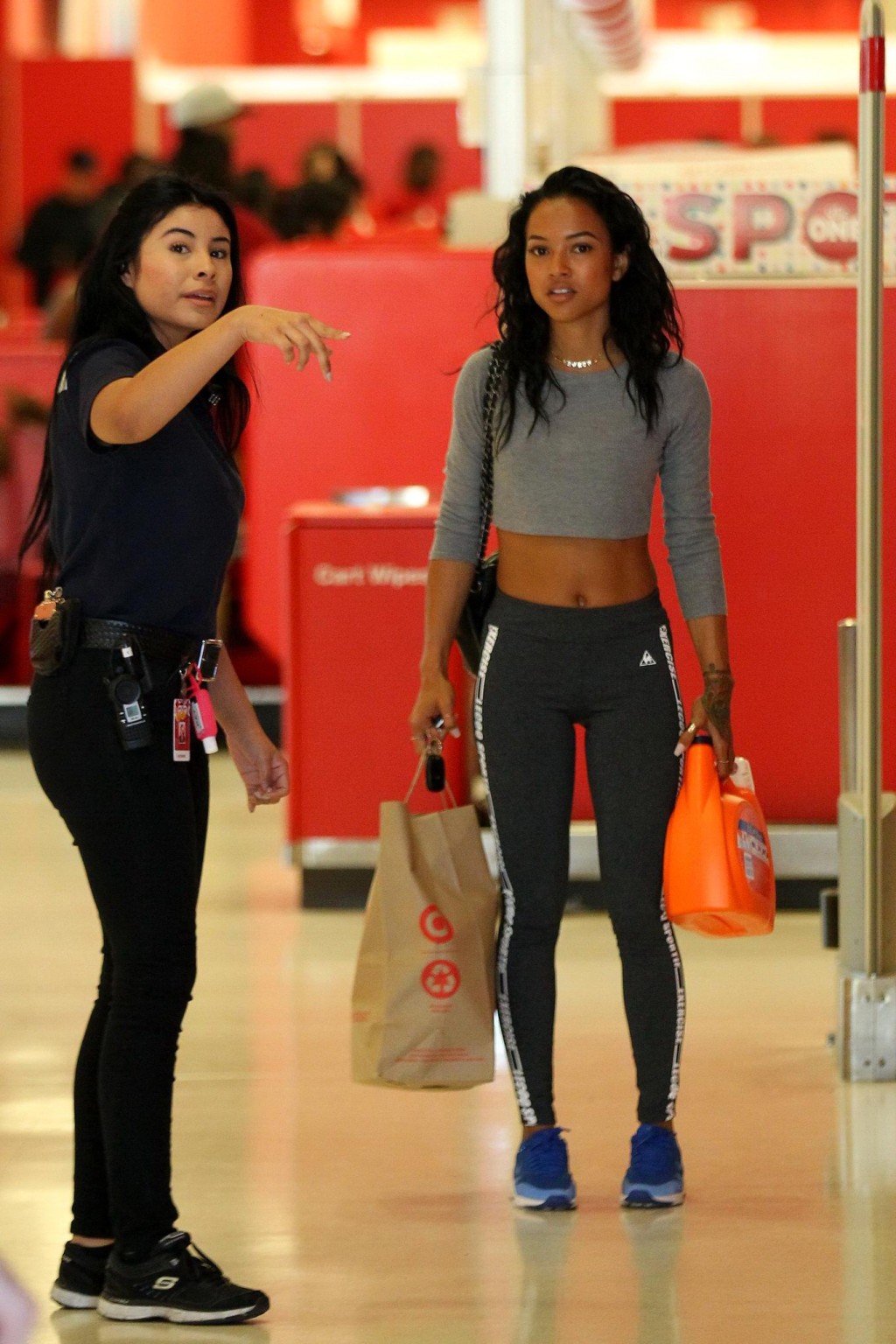 Karrueche tran muestra su culo en pantalones de chándal ajustados mientras que las compras en el objetivo en
 #75167584