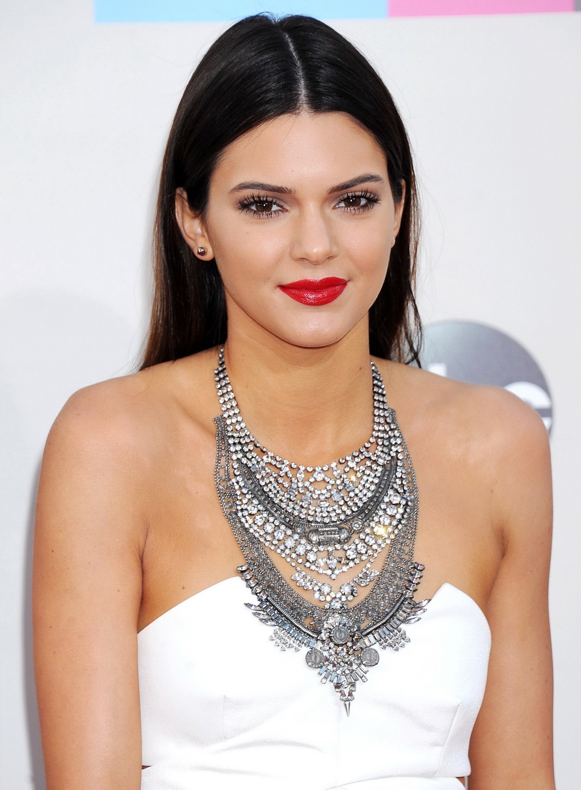 Kendall jenner indossa piccolo mini abito bianco a 2013 American Music Awards in lo
 #75212004