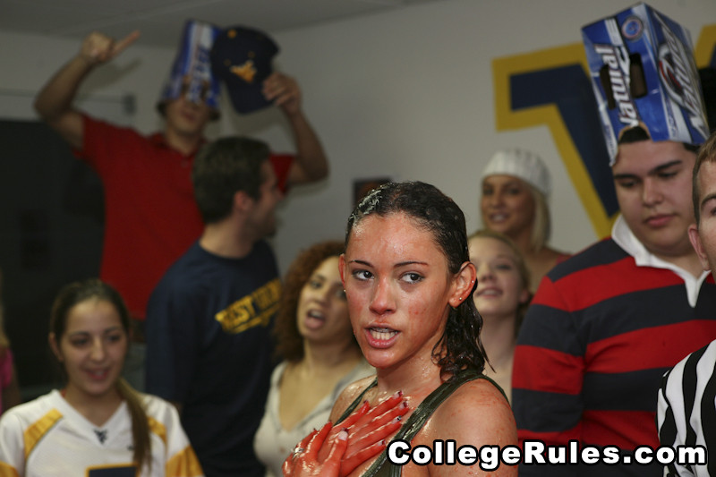 La festa del college diventa presto un'orgia hardcore del college
 #74567962