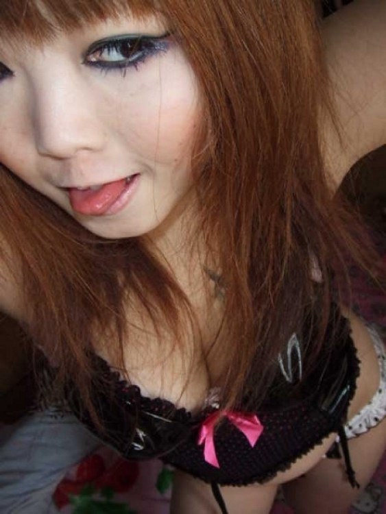 Naughty and hot selfpics taken by an amateur Asian chick #69888490