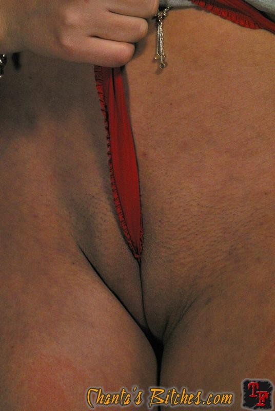 Amber rayne ligotée et fessée qui atteint l'orgasme avec des colliers de serrage
 #71887620