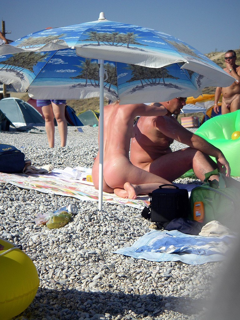 Photos de plage de nudistes amateurs
 #67310446