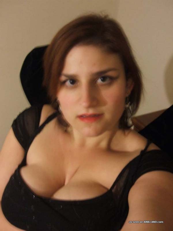 Une copine bbw sexy exhibant ses énormes seins potelés, des grosses nanas qui déchirent #75507804