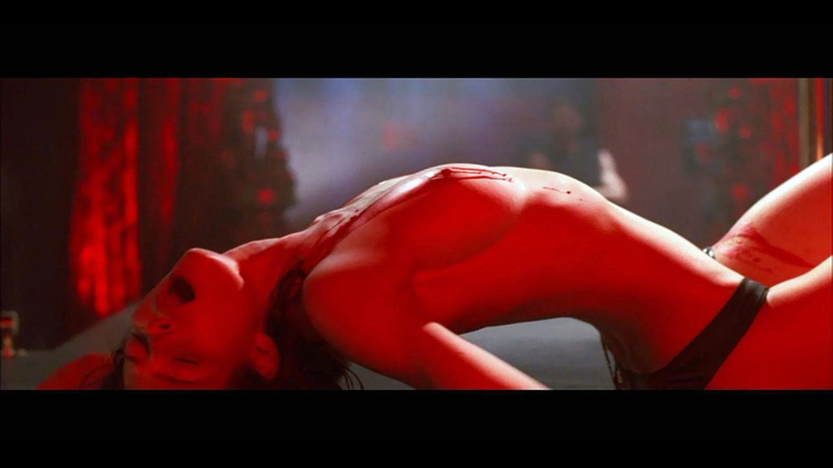 Jessica Biel tette nude come lei facendo striptease
 #75393589