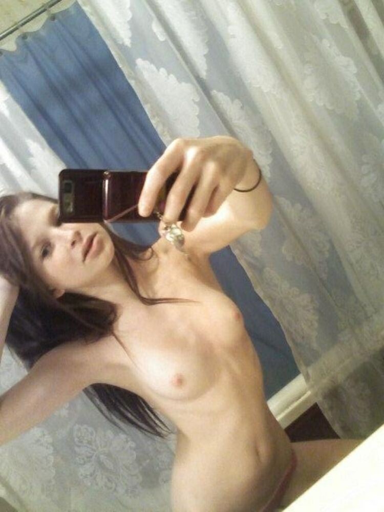 Selfshot teen gfs posieren nackt in den Spiegel Galerie 14
 #67819988