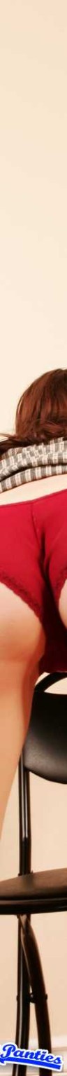 Tabiths rote Jungenshorts und ein Herrenhemd
 #72634270